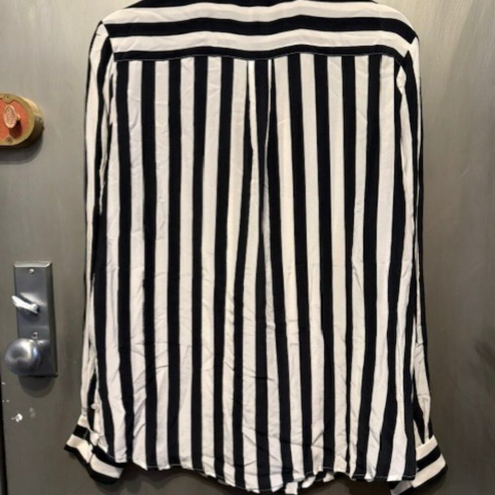 Silk blend Black & White Stripe button front blouse - Picture 15 of 16